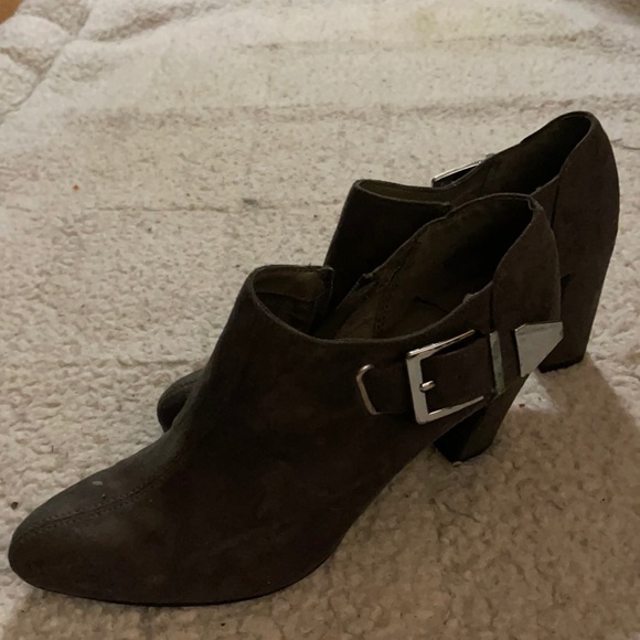 AEROSOLES Shoes - Aerosols Grey Suede Zipper-Up Heels